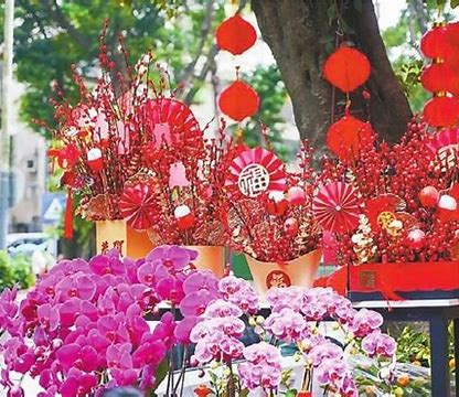 年夜饭餐桌上的丰盛菜品